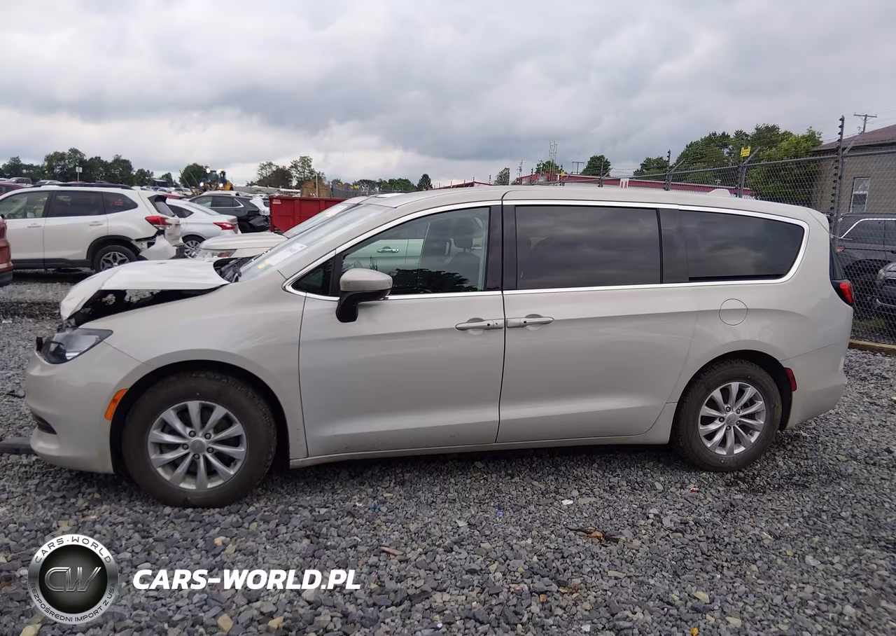 2017 Chrysler Pacifica Touring VIN:2C4RC1DG5HR609839 - 14