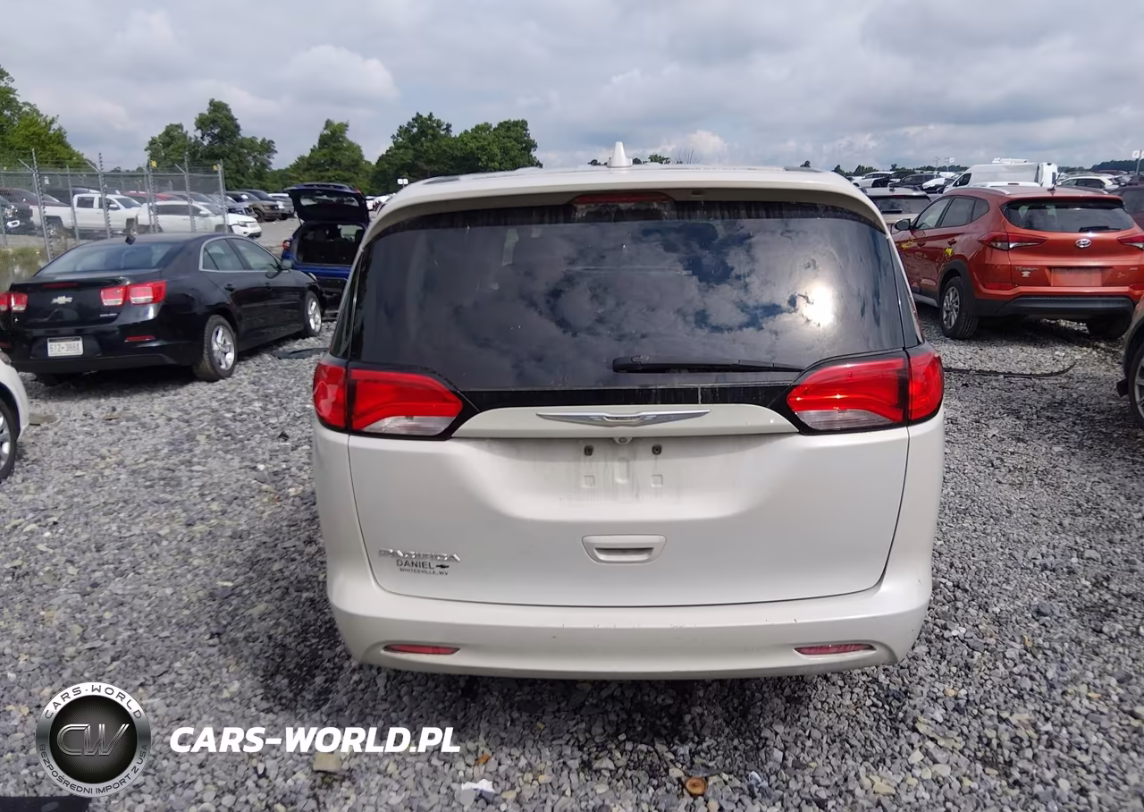 2017 Chrysler Pacifica Touring VIN:2C4RC1DG5HR609839 - 16
