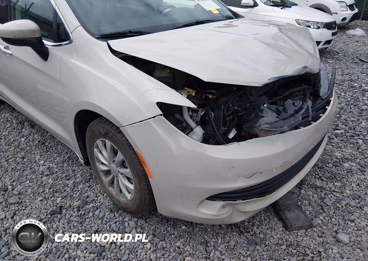 2017 Chrysler Pacifica Touring VIN:2C4RC1DG5HR609839 - 17