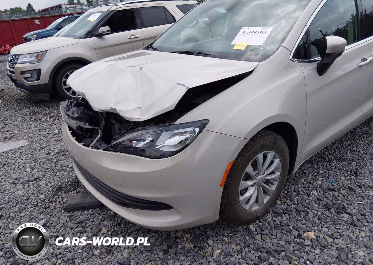 2017 Chrysler Pacifica Touring VIN:2C4RC1DG5HR609839 - 18