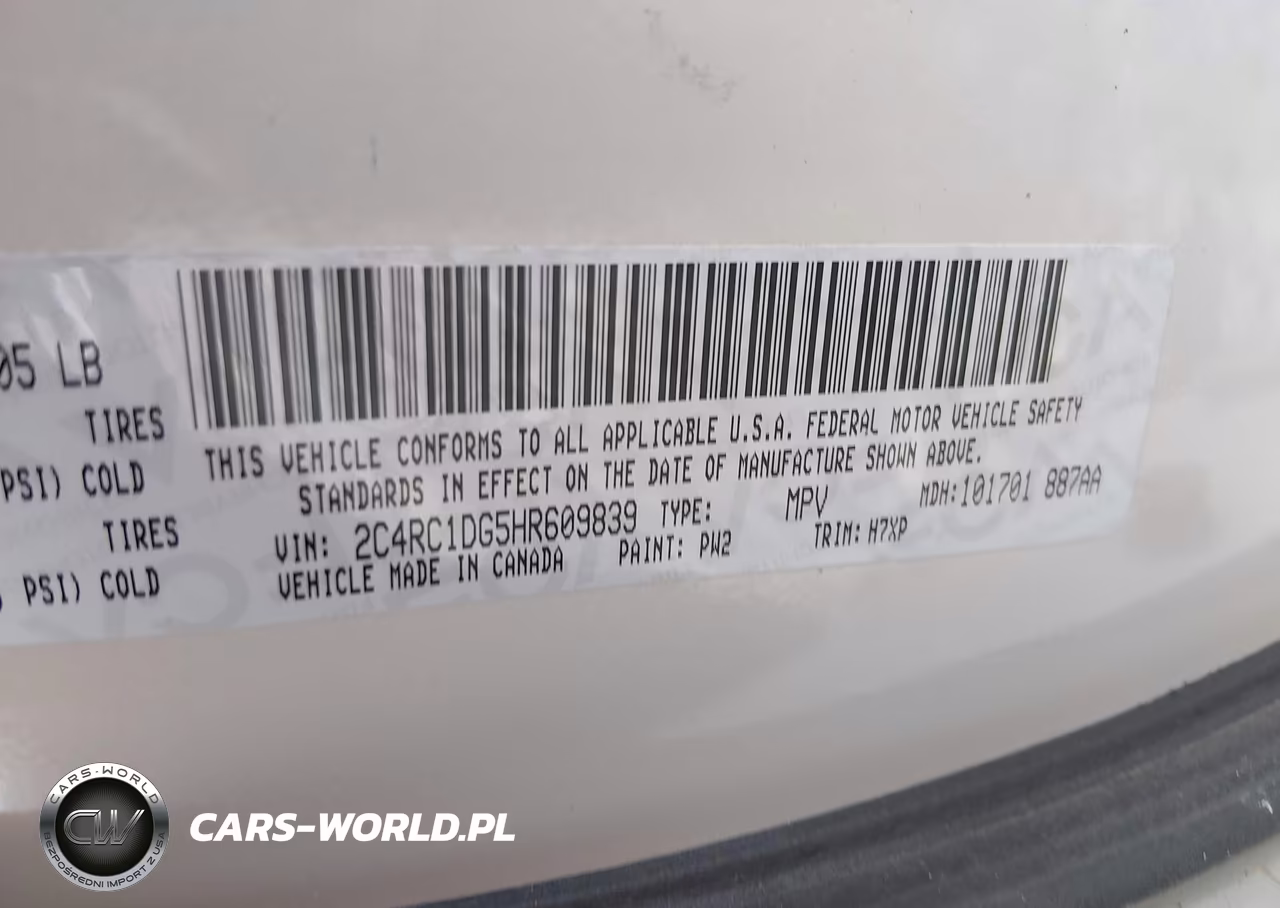 2017 Chrysler Pacifica Touring VIN:2C4RC1DG5HR609839 - 9
