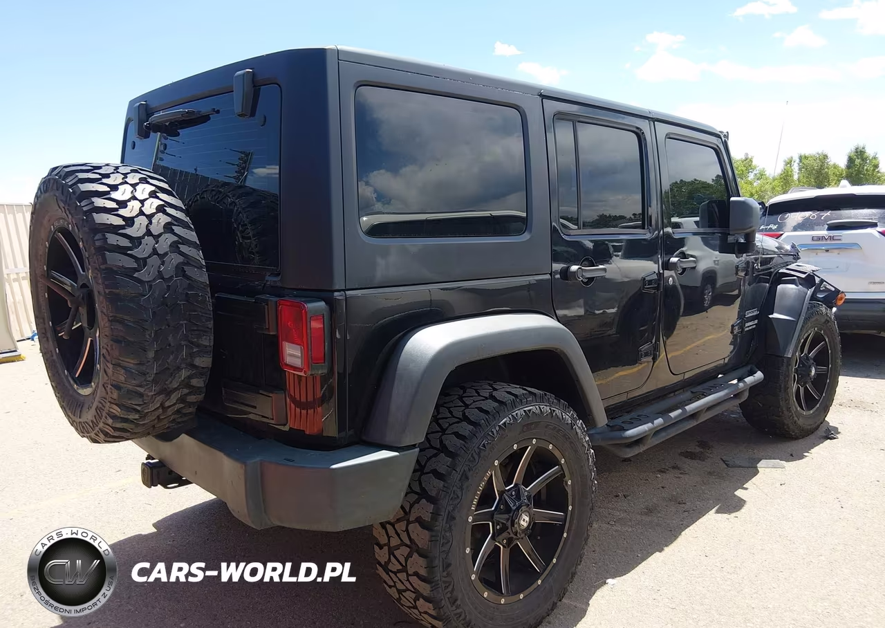 2015 Jeep Wrangler Unlimited Sport VIN:1C4BJWDG4FL600625 - 4