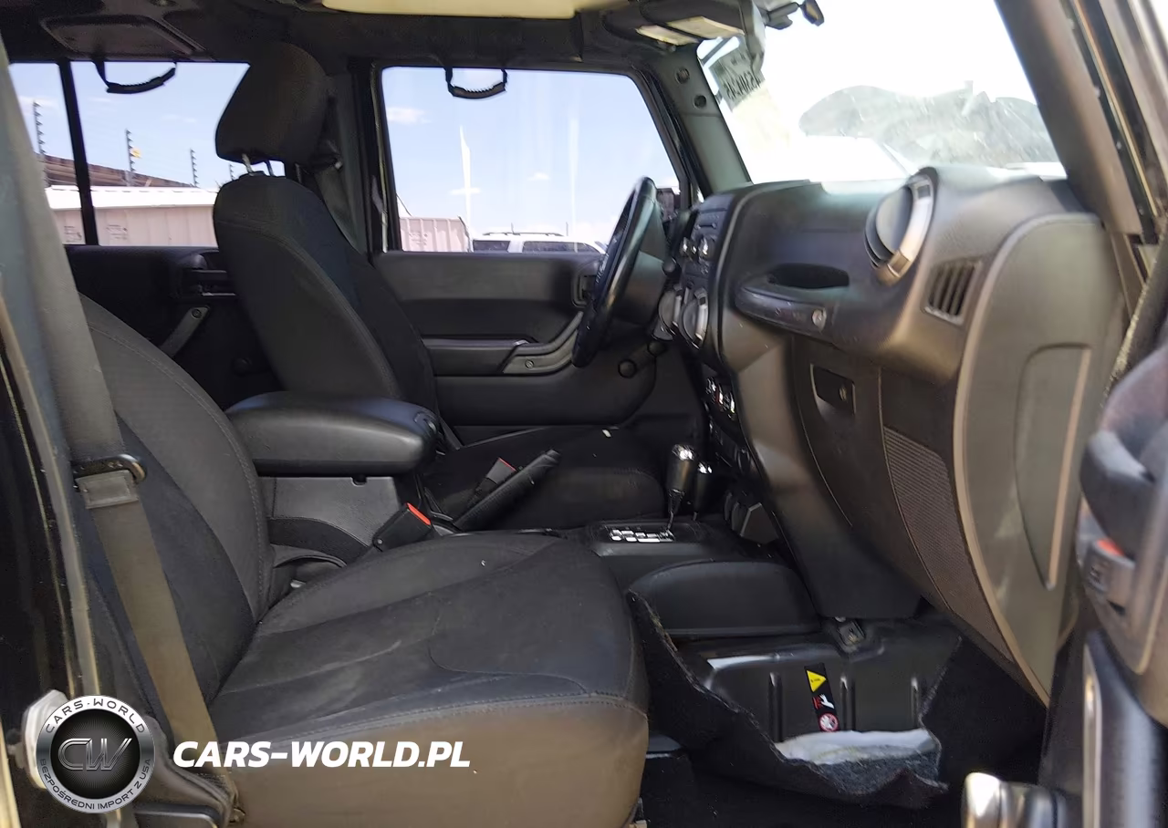 2015 Jeep Wrangler Unlimited Sport VIN:1C4BJWDG4FL600625 - 5