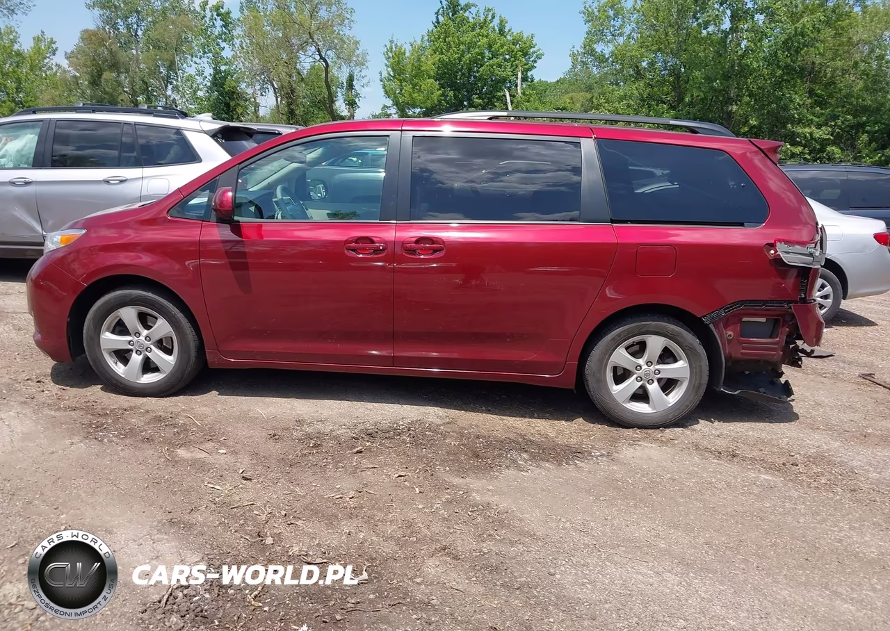 2011 Toyota Sienna Le V6 VIN:5TDKK3DC1BS080756 - 14