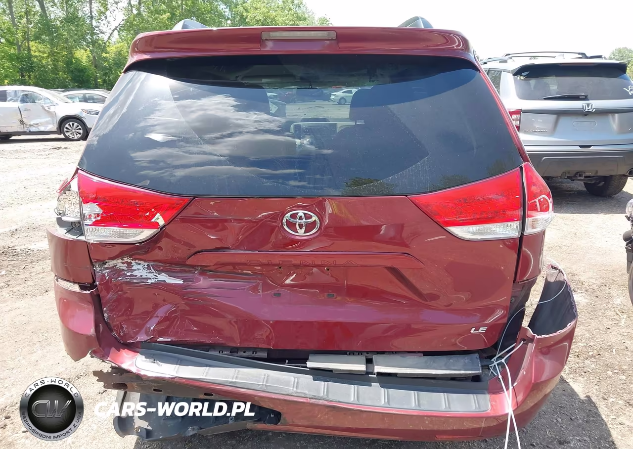 2011 Toyota Sienna Le V6 VIN:5TDKK3DC1BS080756 - 16