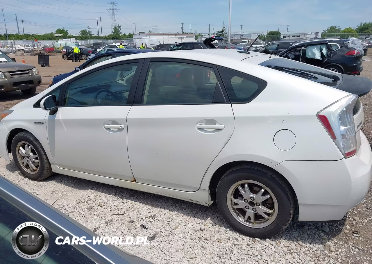 2011 Toyota Prius Two VIN:JTDKN3DU9B0283042 - 14
