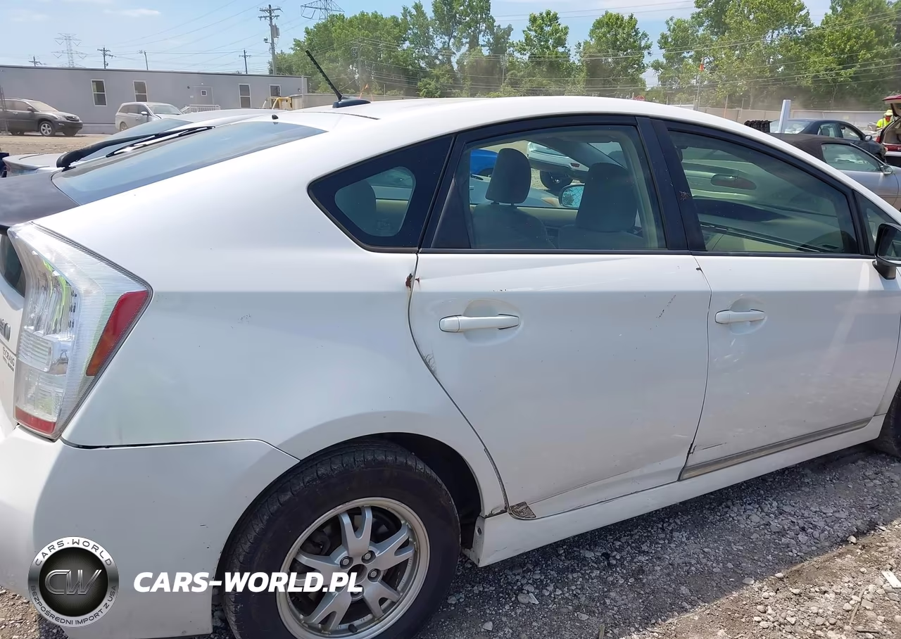 2011 Toyota Prius Two VIN:JTDKN3DU9B0283042 - 6