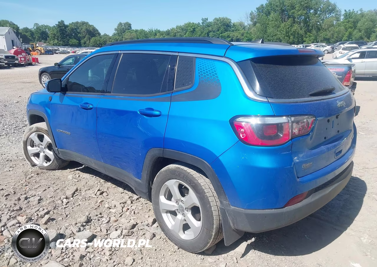 2017 Jeep New Compass Latitude 4X4 VIN:3C4NJDBB0HT666685 - 3