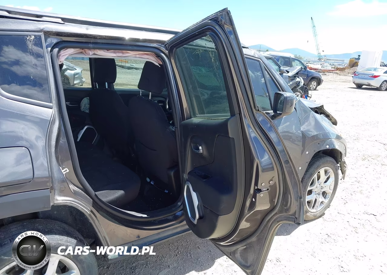 2018 Jeep Renegade Latitude 4X4 VIN:ZACCJBBB0JPG87173 - 8