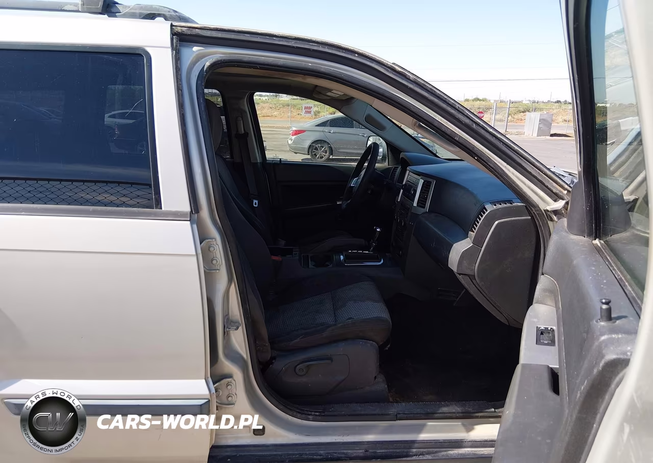 2008 Jeep Grand Cherokee Laredo VIN:1J8GR48K38C223251 - 5