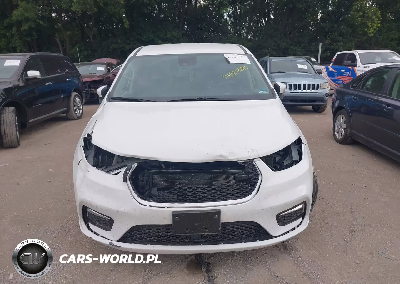 2023 Chrysler Pacifica Touring L VIN:2C4RC1BG3PR536519 - 13
