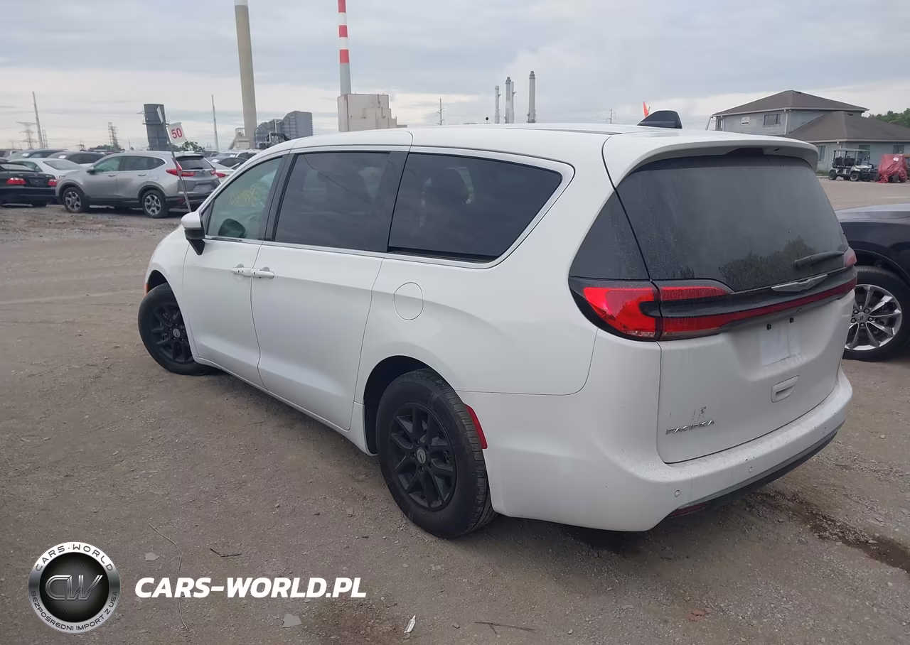 2023 Chrysler Pacifica Touring L VIN:2C4RC1BG3PR536519 - 3