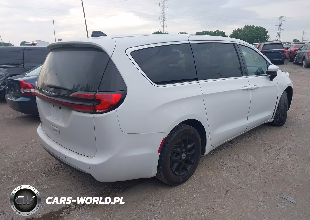 2023 Chrysler Pacifica Touring L VIN:2C4RC1BG3PR536519 - 4
