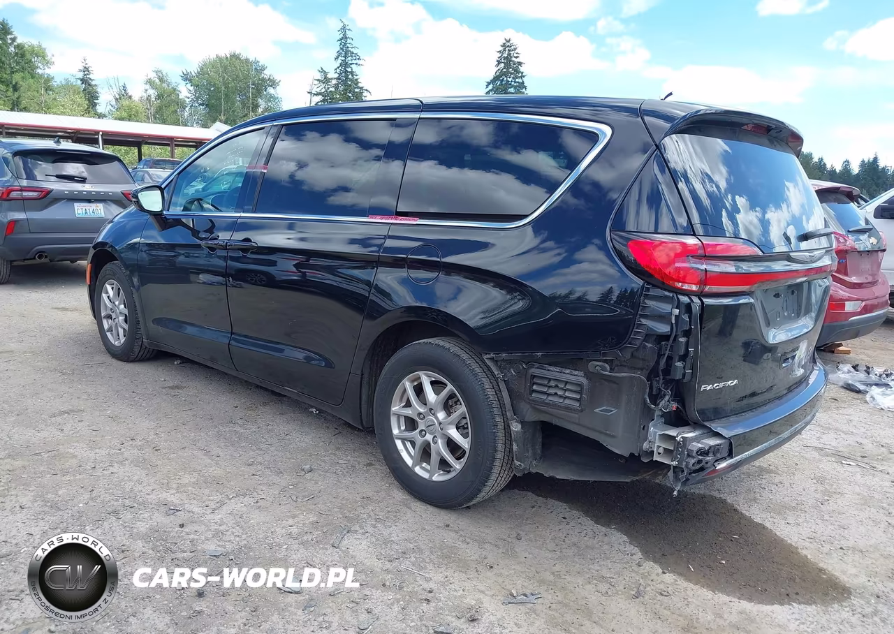 2024 Chrysler Pacifica Touring L VIN:2C4RC1BG3RR140335 - 3