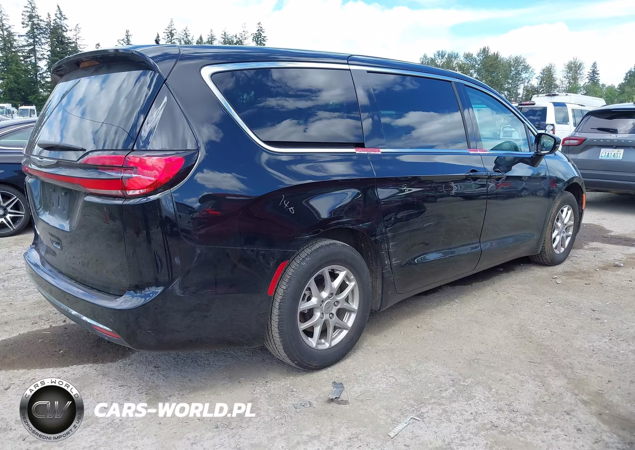 2024 Chrysler Pacifica Touring L VIN:2C4RC1BG3RR140335 - 4