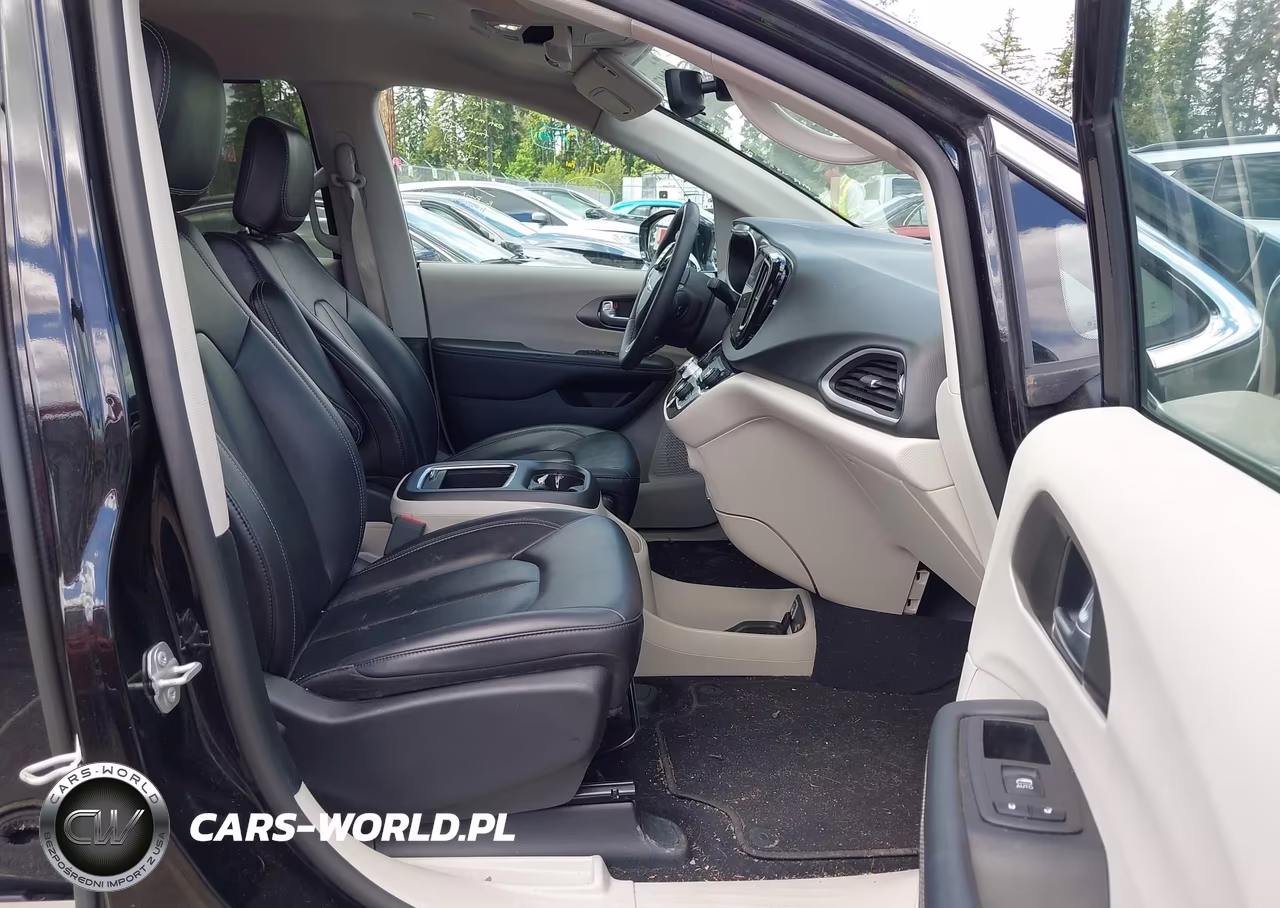 2024 Chrysler Pacifica Touring L VIN:2C4RC1BG3RR140335 - 5