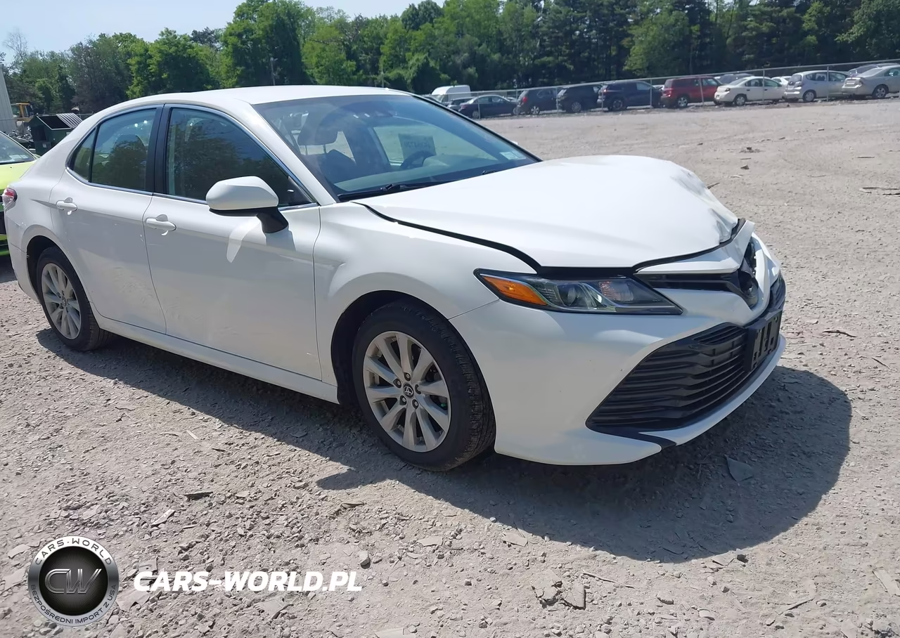 2020 Toyota Camry Le – zdjęcie 1 z 17