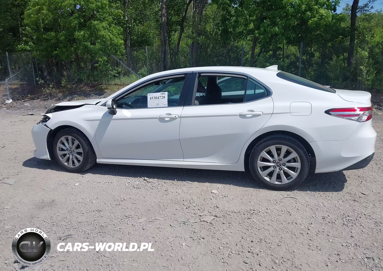 2020 Toyota Camry Le VIN:4T1C11AK1LU866962 - 14