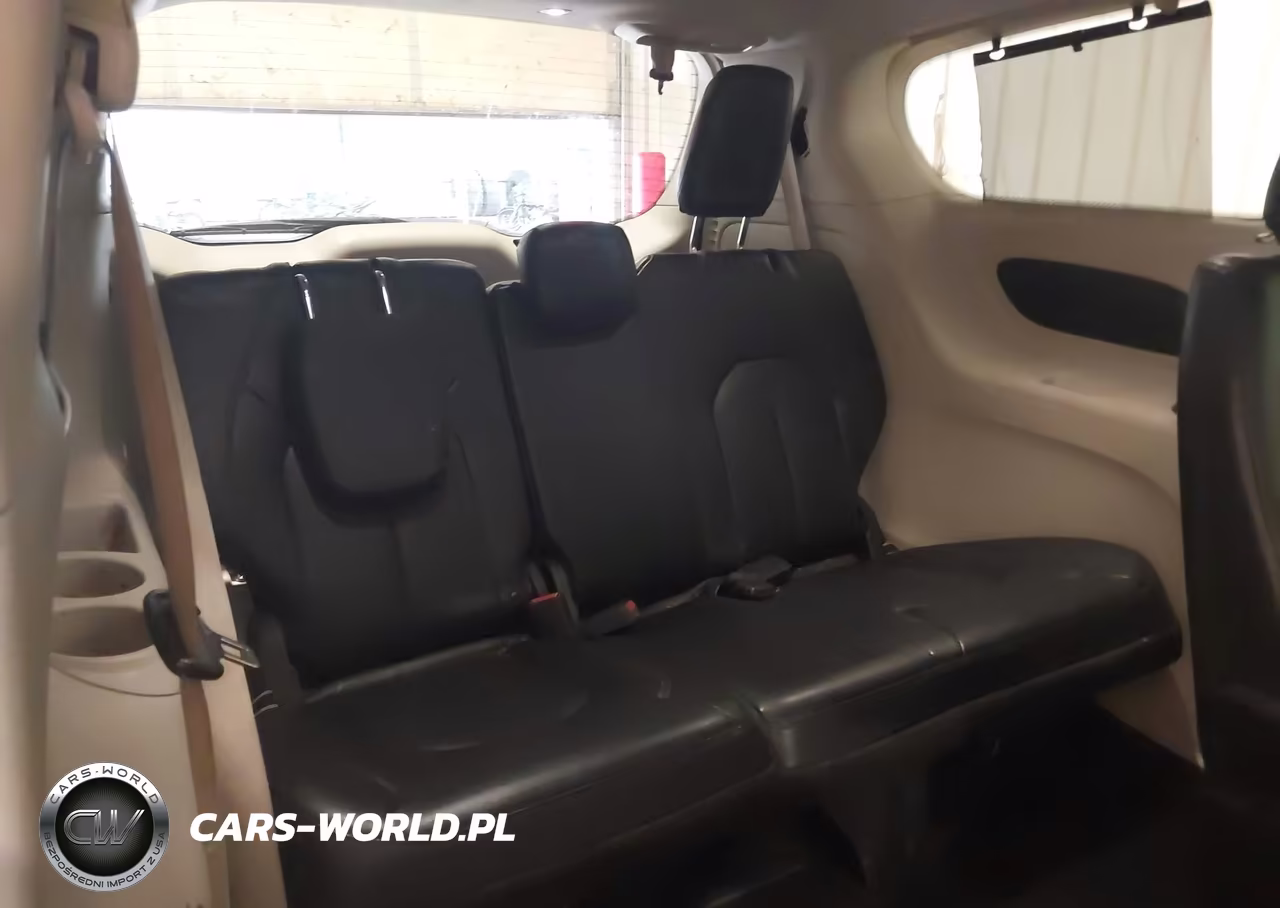 2019 Chrysler Pacifica Touring L VIN:2C4RC1BG7KR624773 - 17