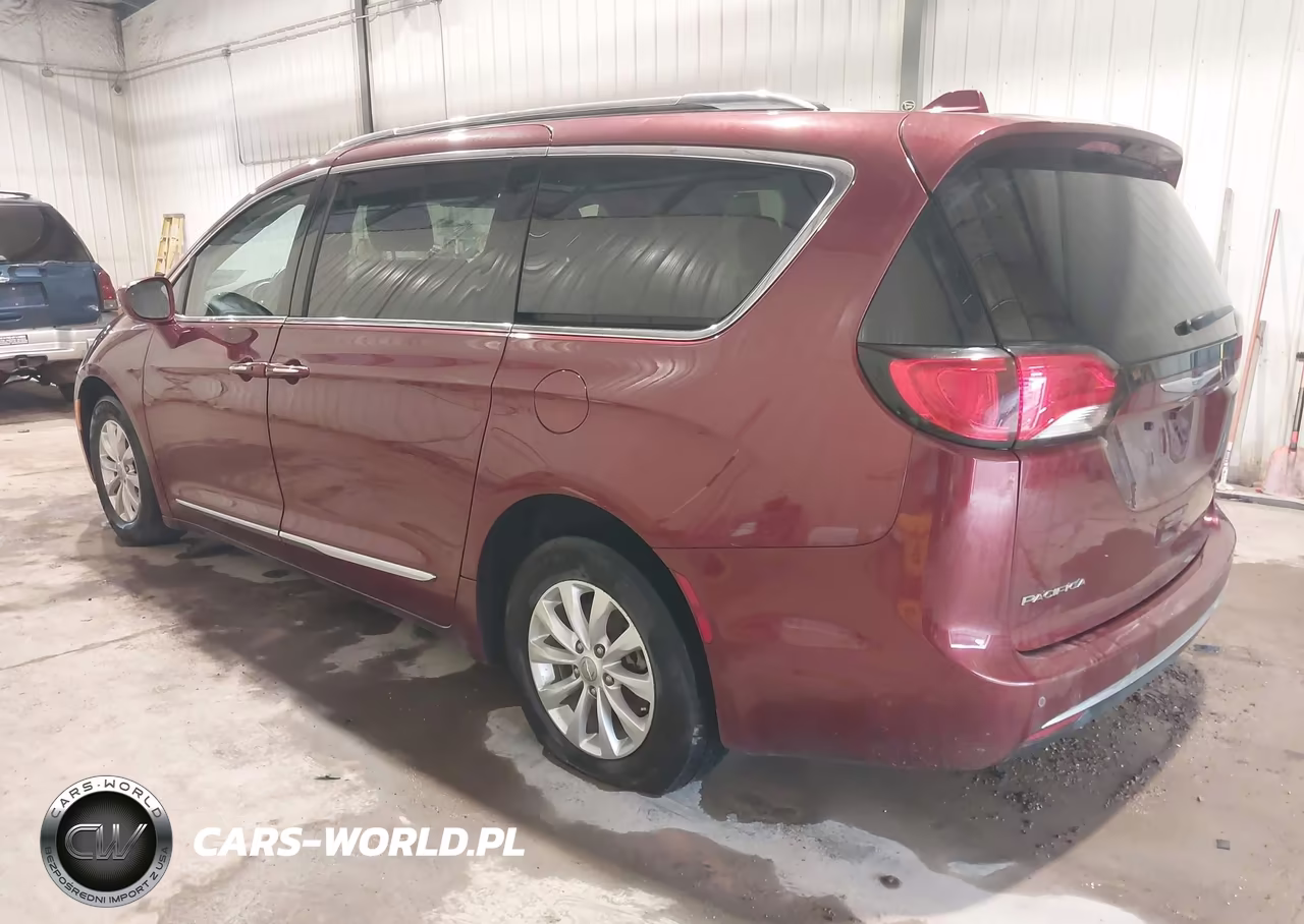 2019 Chrysler Pacifica Touring L VIN:2C4RC1BG7KR624773 - 3