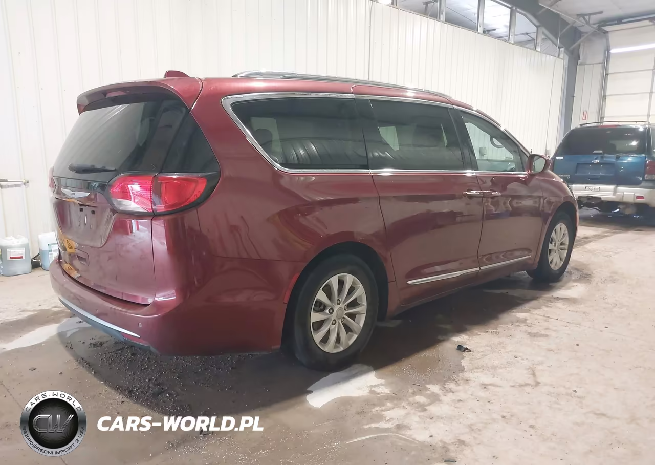 2019 Chrysler Pacifica Touring L VIN:2C4RC1BG7KR624773 - 4