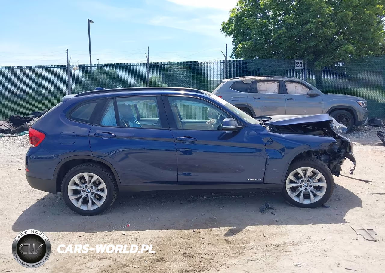 2014 BMW X1 xDrive28I VIN:WBAVL1C56EVY13165 - 12