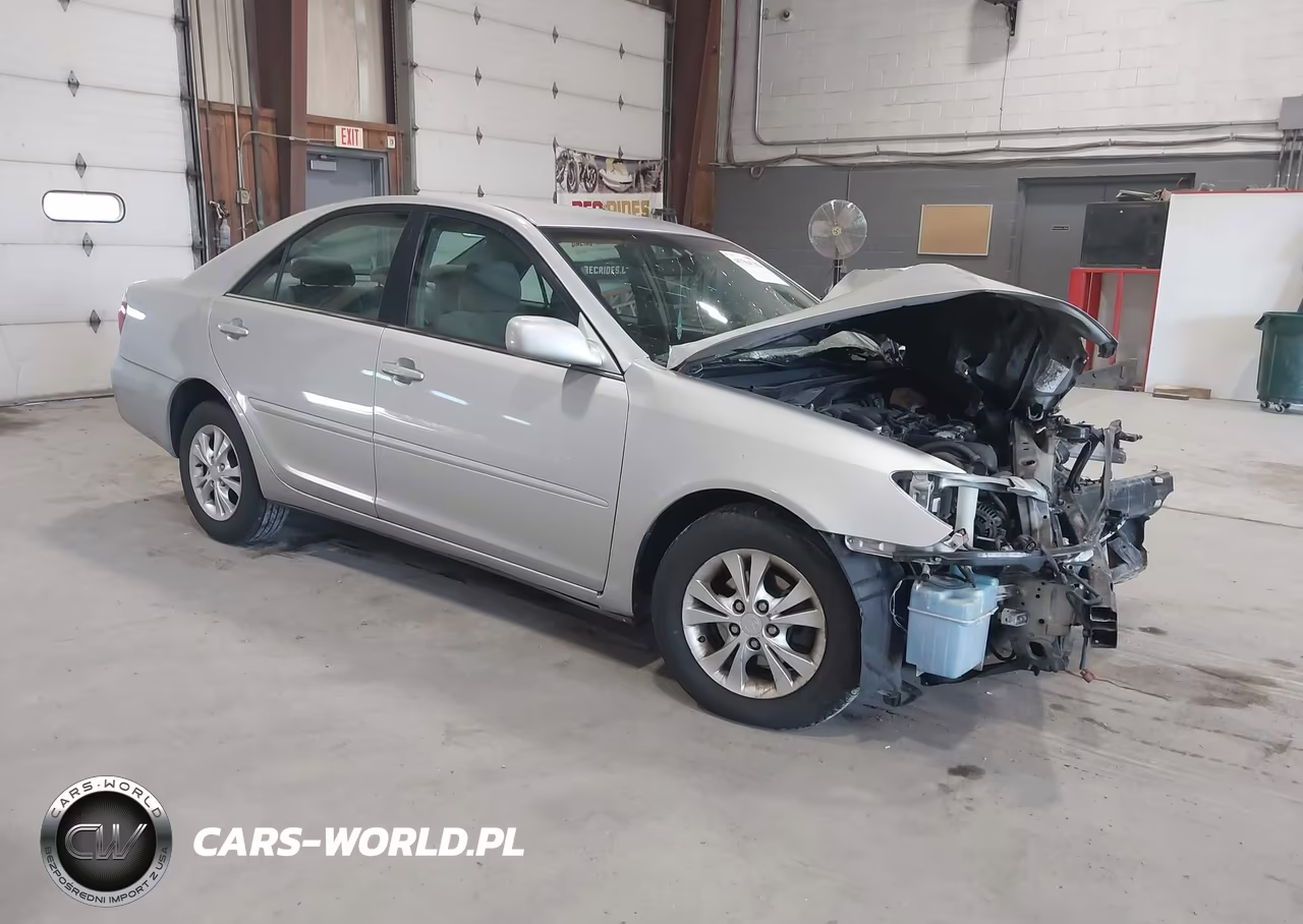 2005 Toyota Camry Le V6 – zdjęcie 1 z 15