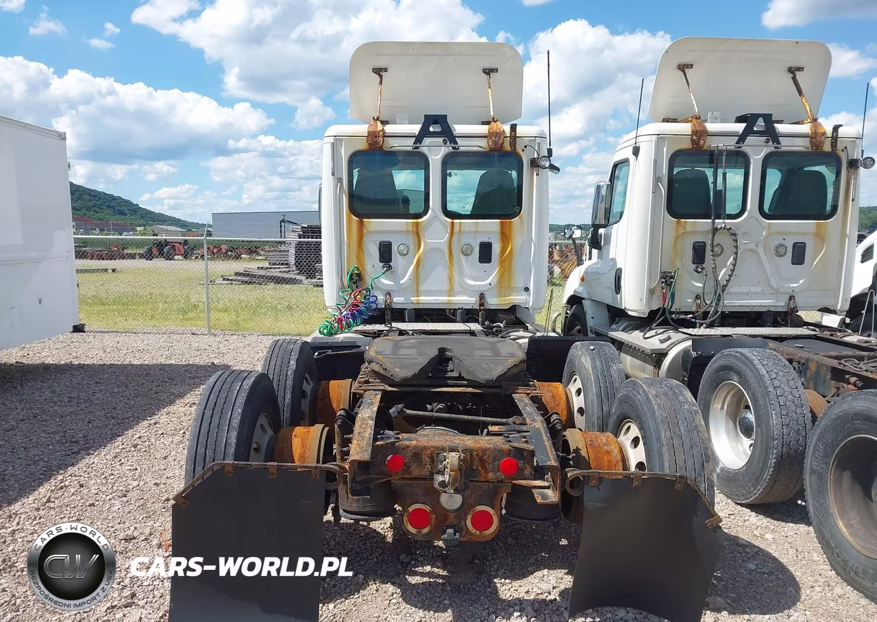 2015 Freightliner Cascadia 113 VIN:1FUJGBDV0FLBW4420 - 15