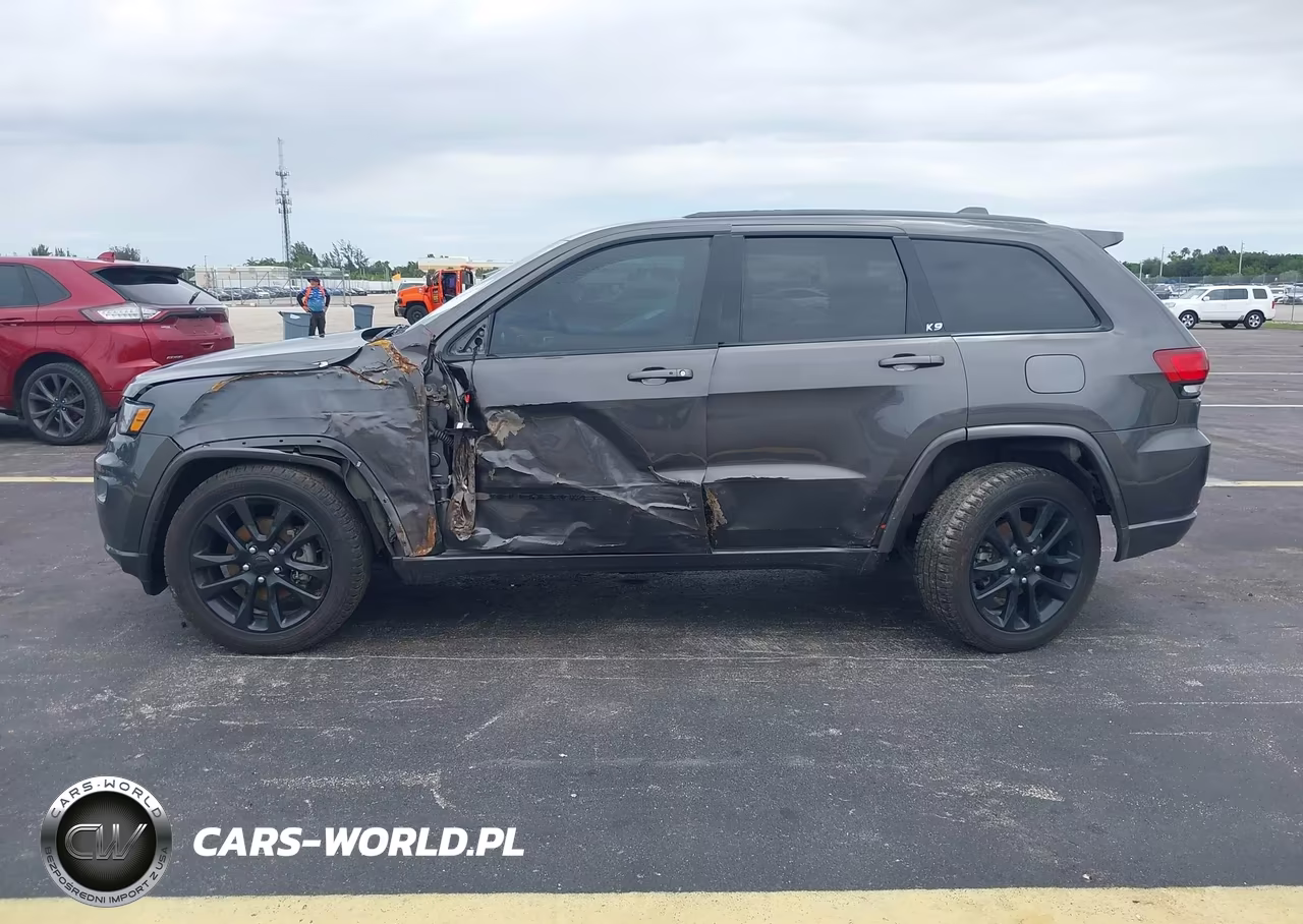 2020 Jeep Grand Cherokee Altitude 4X4 VIN:1C4RJFAG0LC148882 - 14