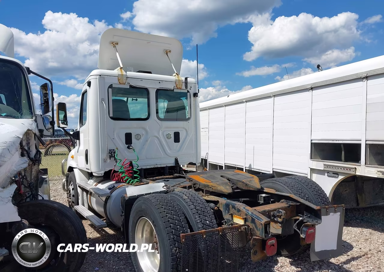 2012 Freightliner Cascadia 113 VIN:1FUBGADV6CSBS4861 - 3