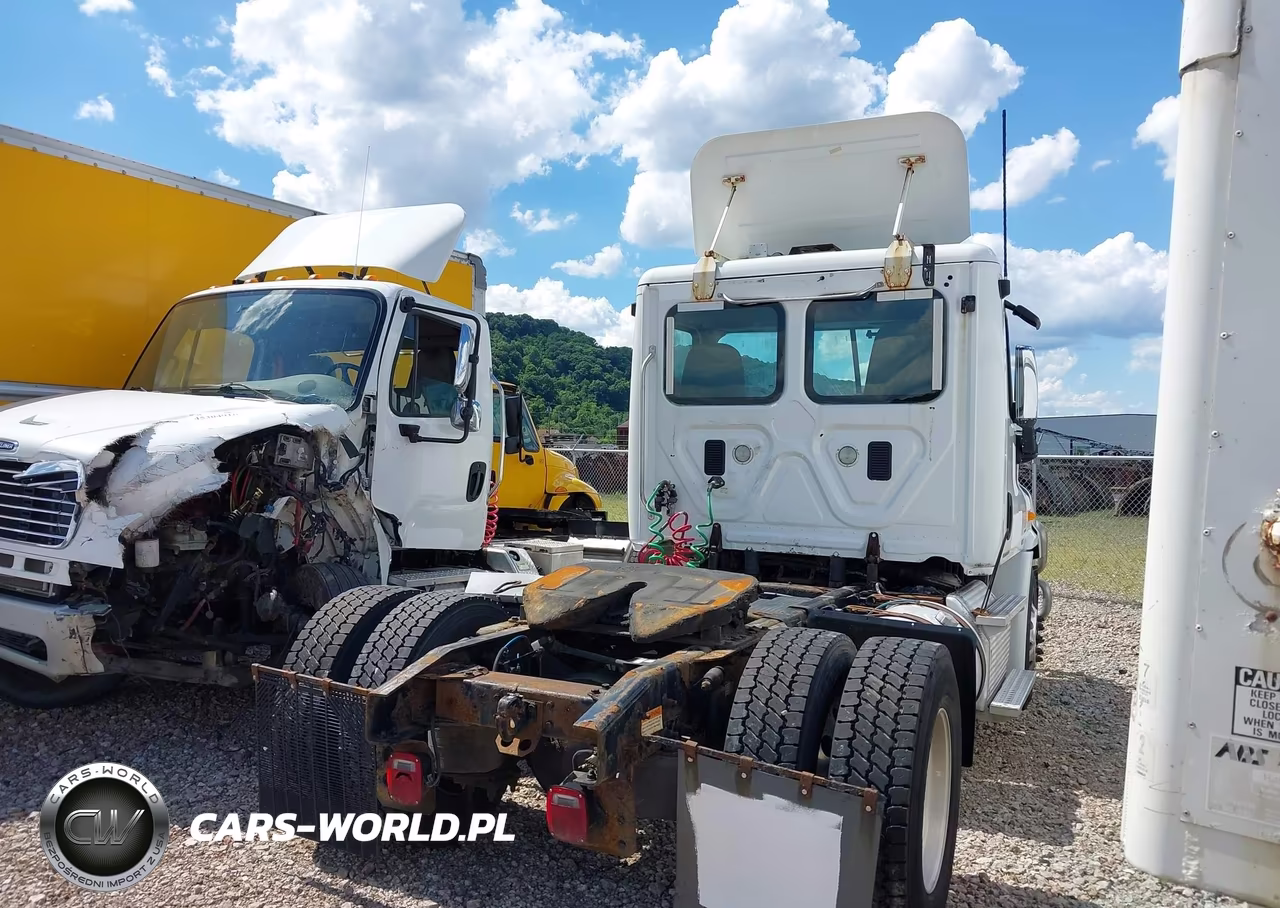 2012 Freightliner Cascadia 113 VIN:1FUBGADV6CSBS4861 - 4