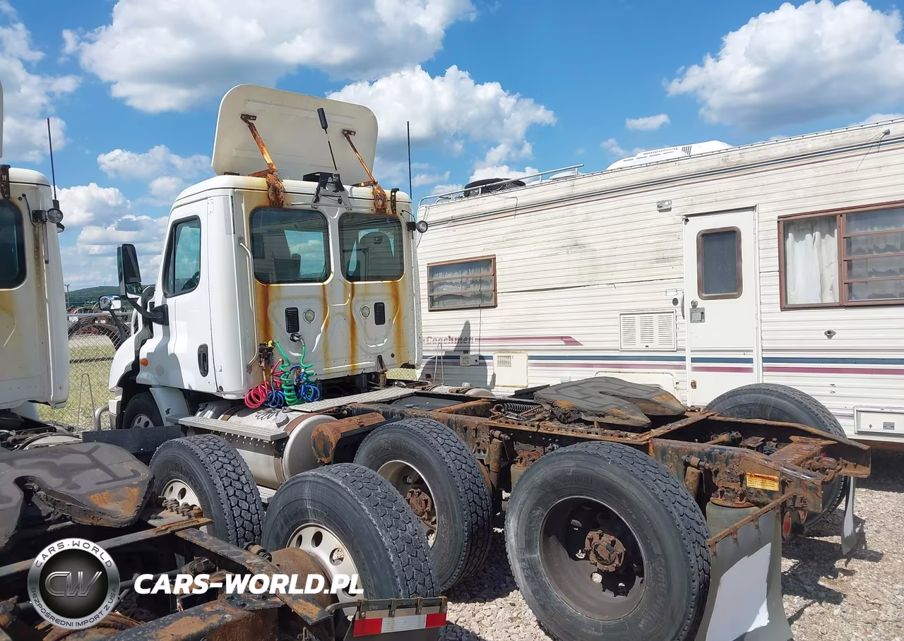 2015 Freightliner Cascadia 113 VIN:1FUJGBDV2FLBW4421 - 14