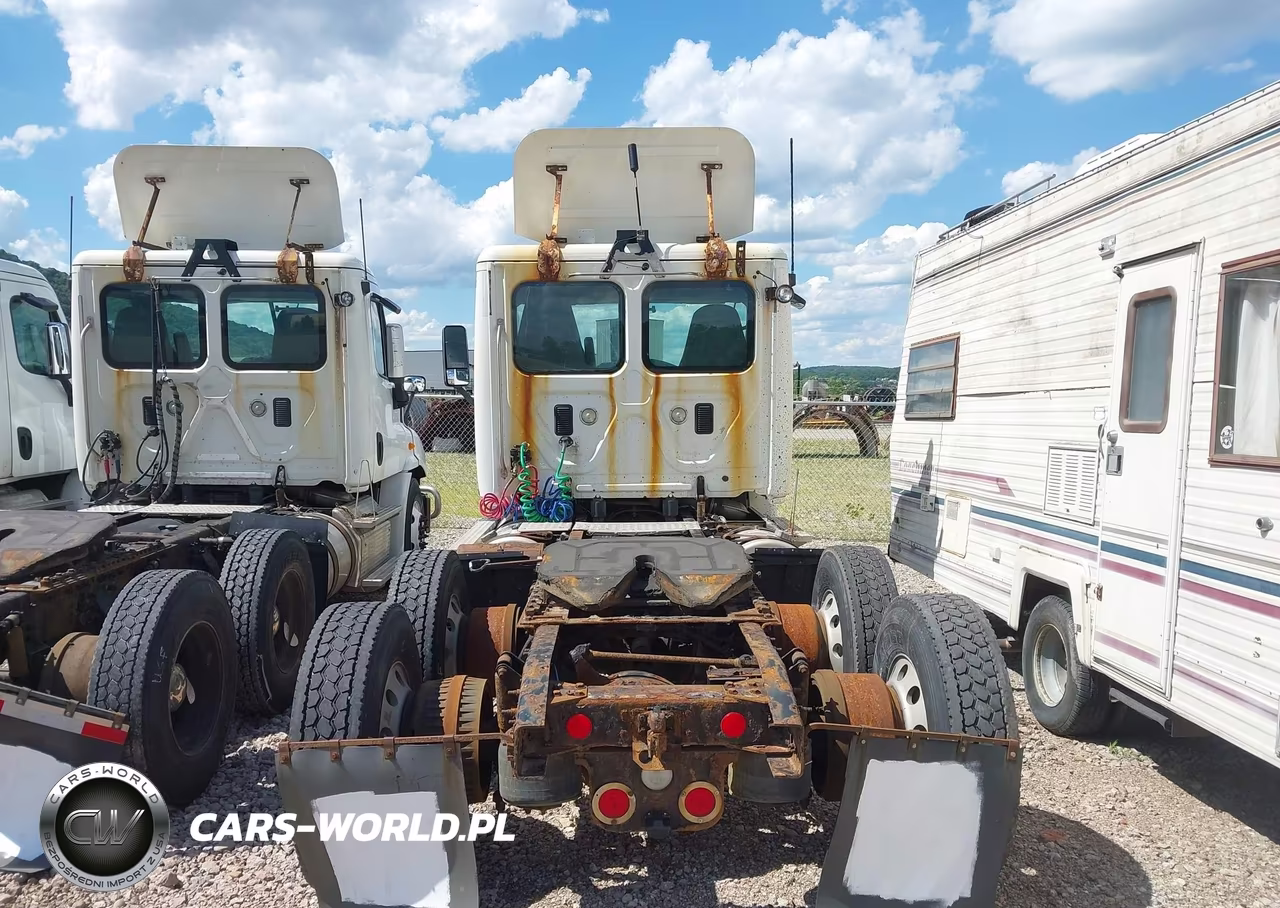 2015 Freightliner Cascadia 113 VIN:1FUJGBDV2FLBW4421 - 15