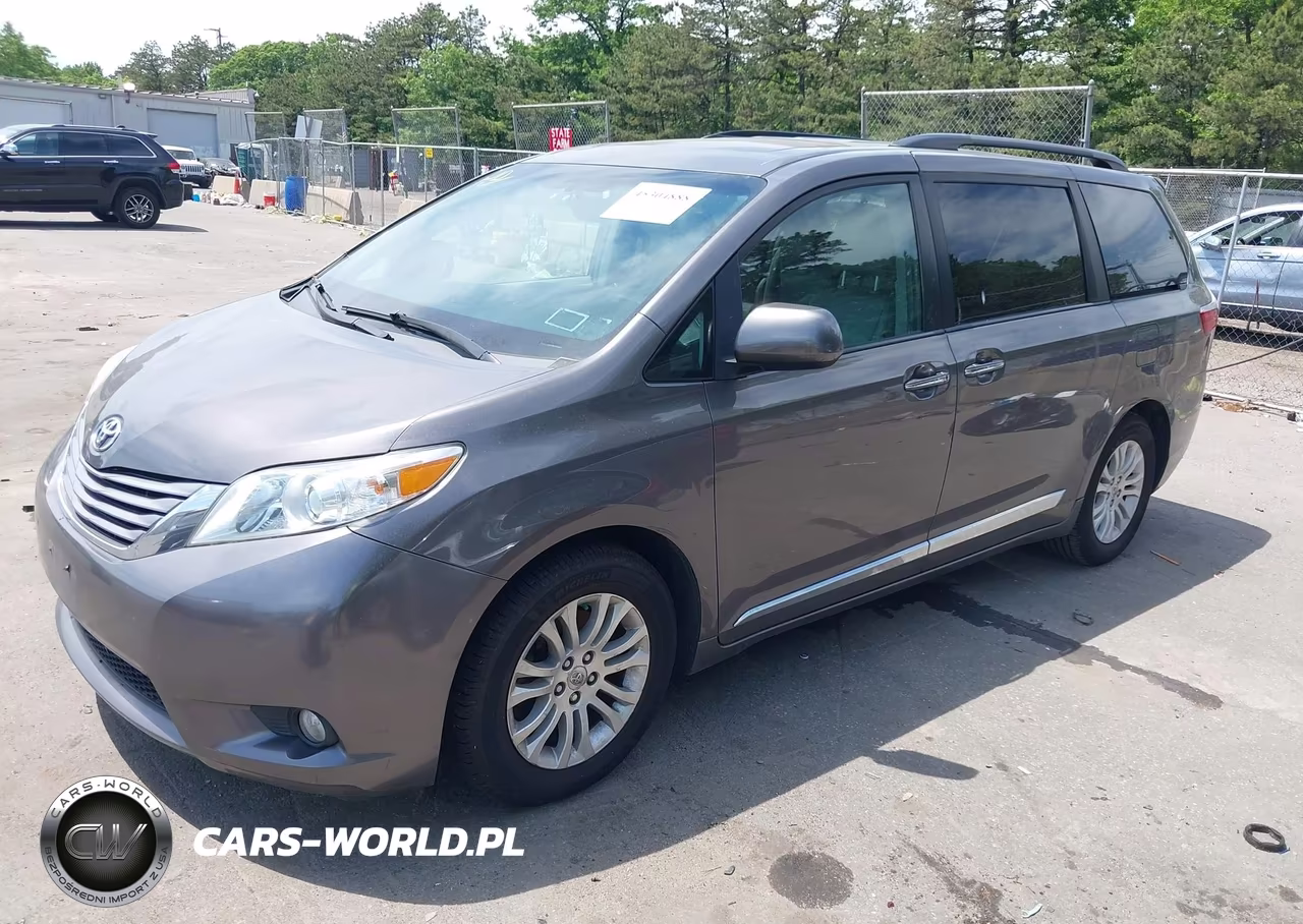 2017 Toyota Sienna Xle 8 Passenger VIN:5TDYZ3DC3HS839017 - 2