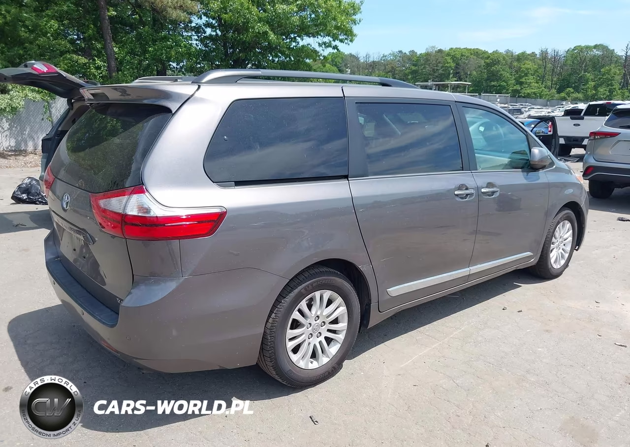 2017 Toyota Sienna Xle 8 Passenger VIN:5TDYZ3DC3HS839017 - 4