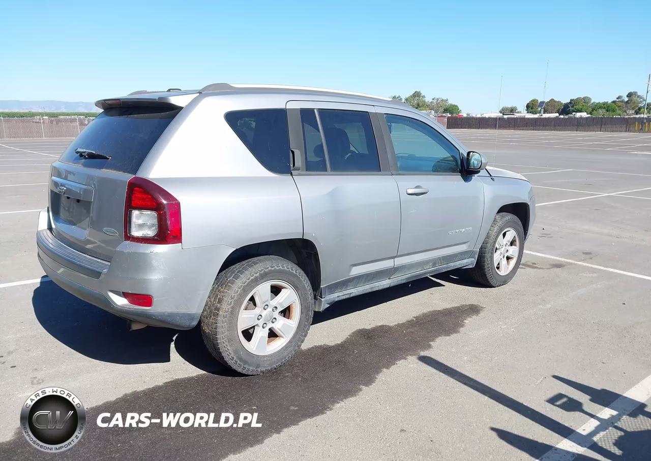 2017 Jeep Compass Latitude Fwd VIN:1C4NJCEA2HD115189 - 4