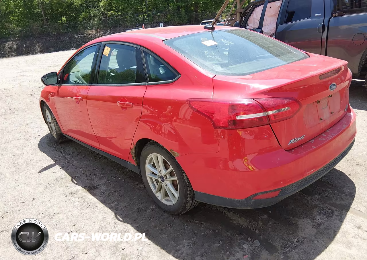 2015 Ford Focus Se VIN:1FADP3F20FL204009 - 3