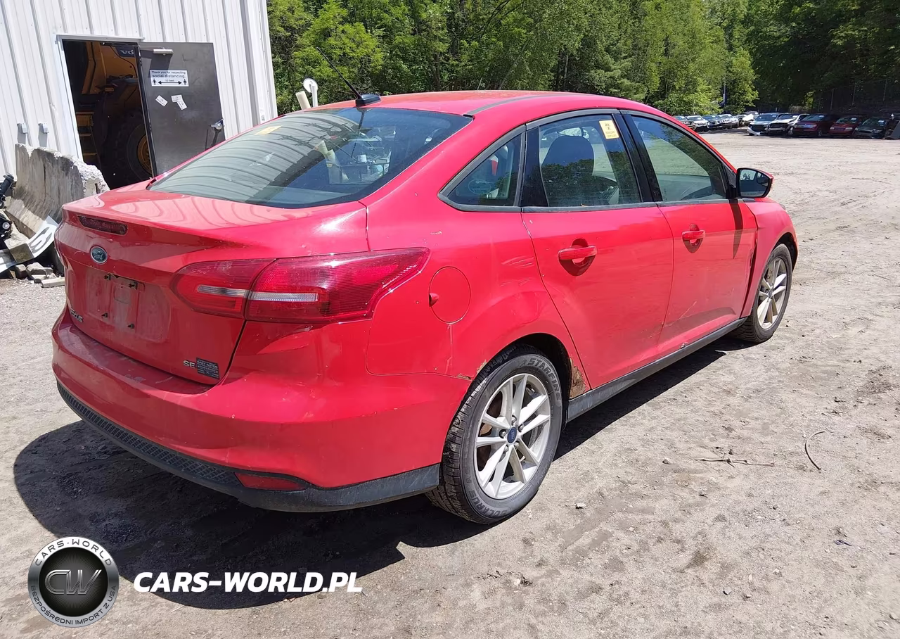 2015 Ford Focus Se VIN:1FADP3F20FL204009 - 4