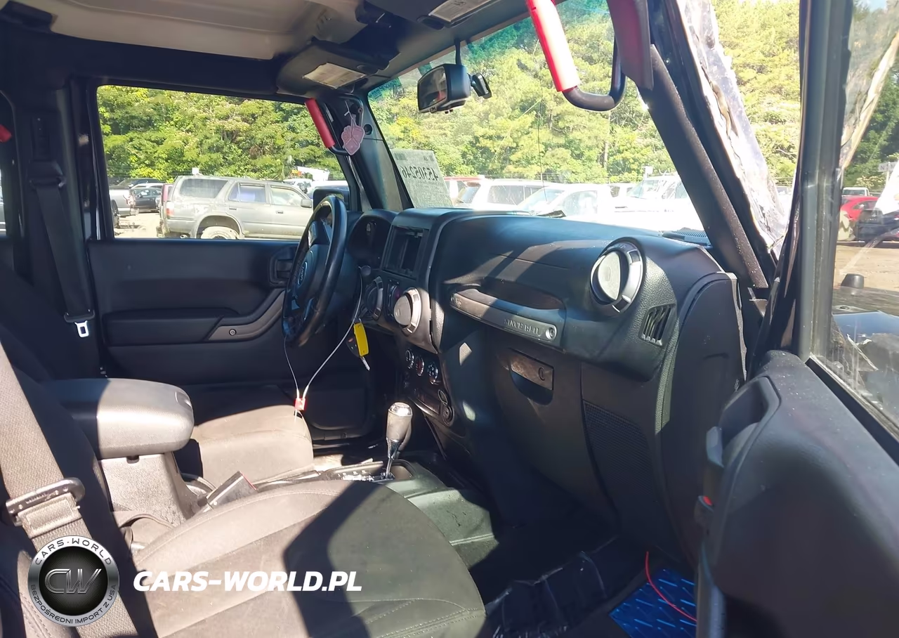 2015 Jeep Wrangler Unlimited Sport VIN:1C4BJWDG1FL506945 - 5