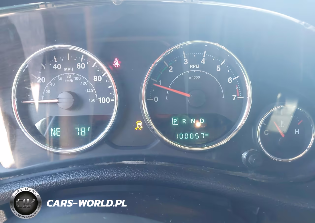 2015 Jeep Wrangler Unlimited Sport VIN:1C4BJWDG1FL506945 - 7