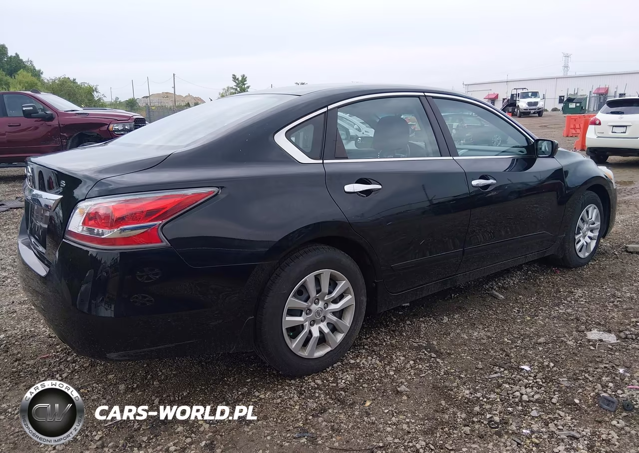 2015 Nissan Altima 2.5 S VIN:1N4AL3AP4FC452491 - 4