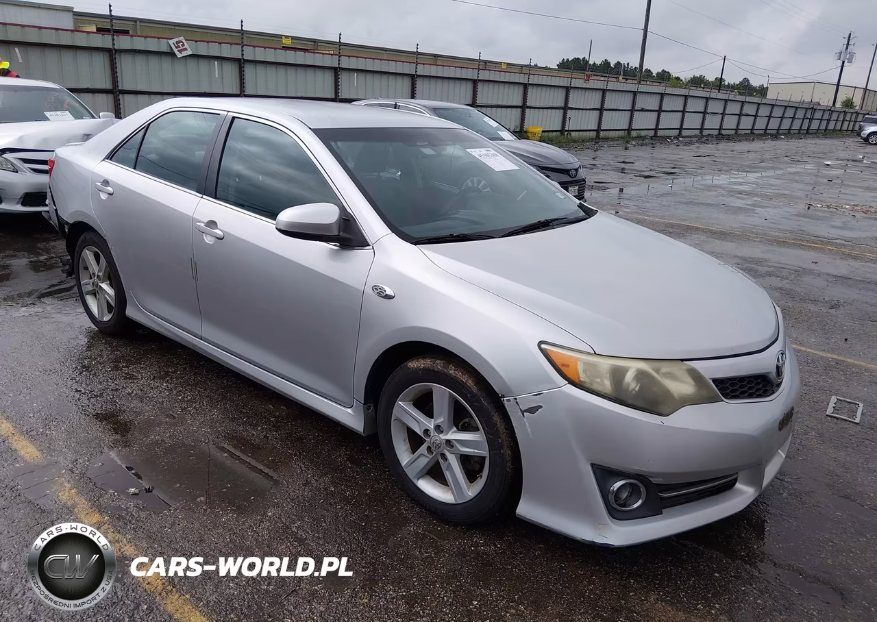 2013 Toyota Camry Se – zdjęcie 1 z 17