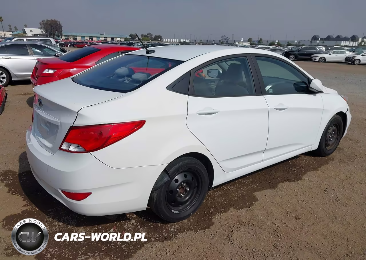 2015 Hyundai Accent Gls VIN:KMHCT4AE7FU816237 - 4