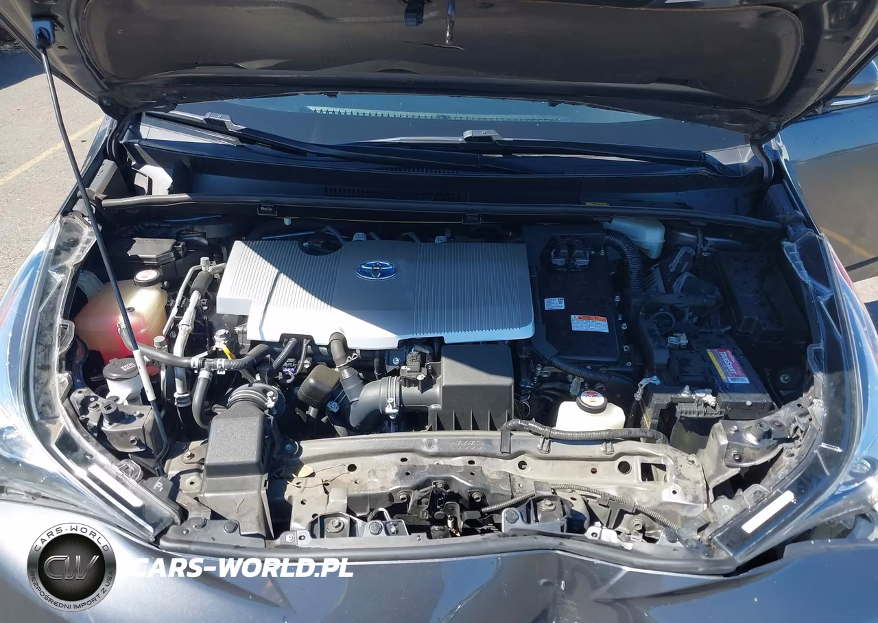 2018 Toyota Prius Three Touring VIN:JTDKARFU4J3059475 - 10