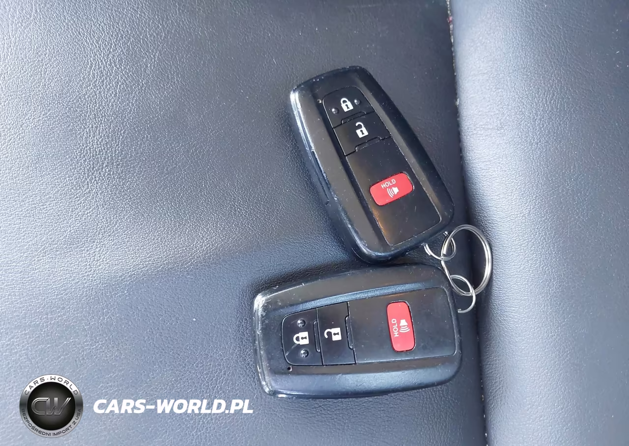 2018 Toyota Prius Three Touring VIN:JTDKARFU4J3059475 - 11