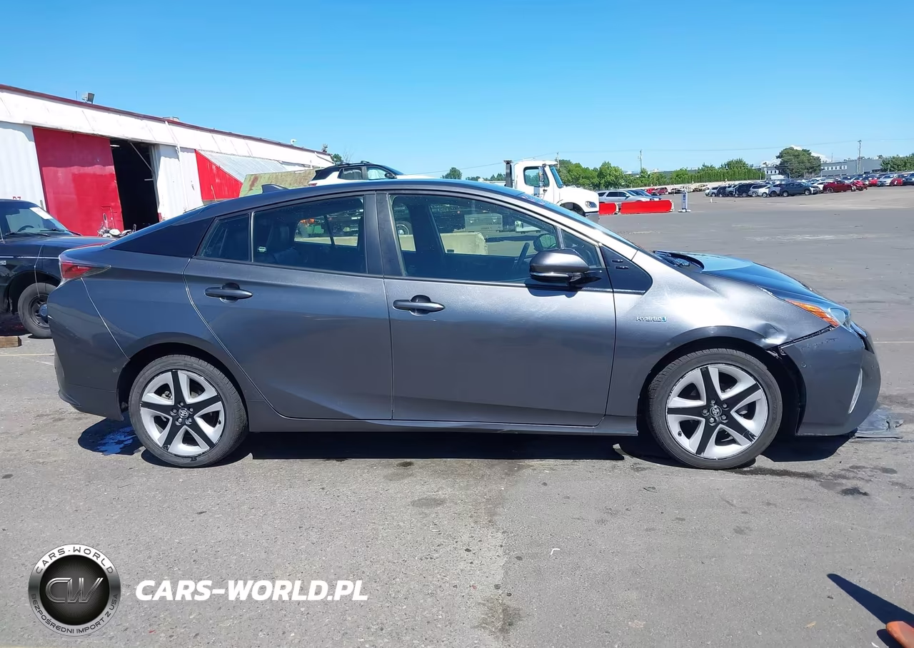 2018 Toyota Prius Three Touring VIN:JTDKARFU4J3059475 - 13