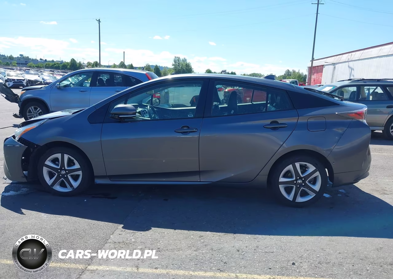 2018 Toyota Prius Three Touring VIN:JTDKARFU4J3059475 - 14