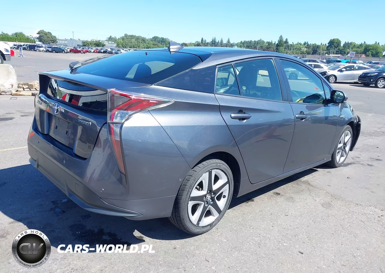 2018 Toyota Prius Three Touring VIN:JTDKARFU4J3059475 - 4