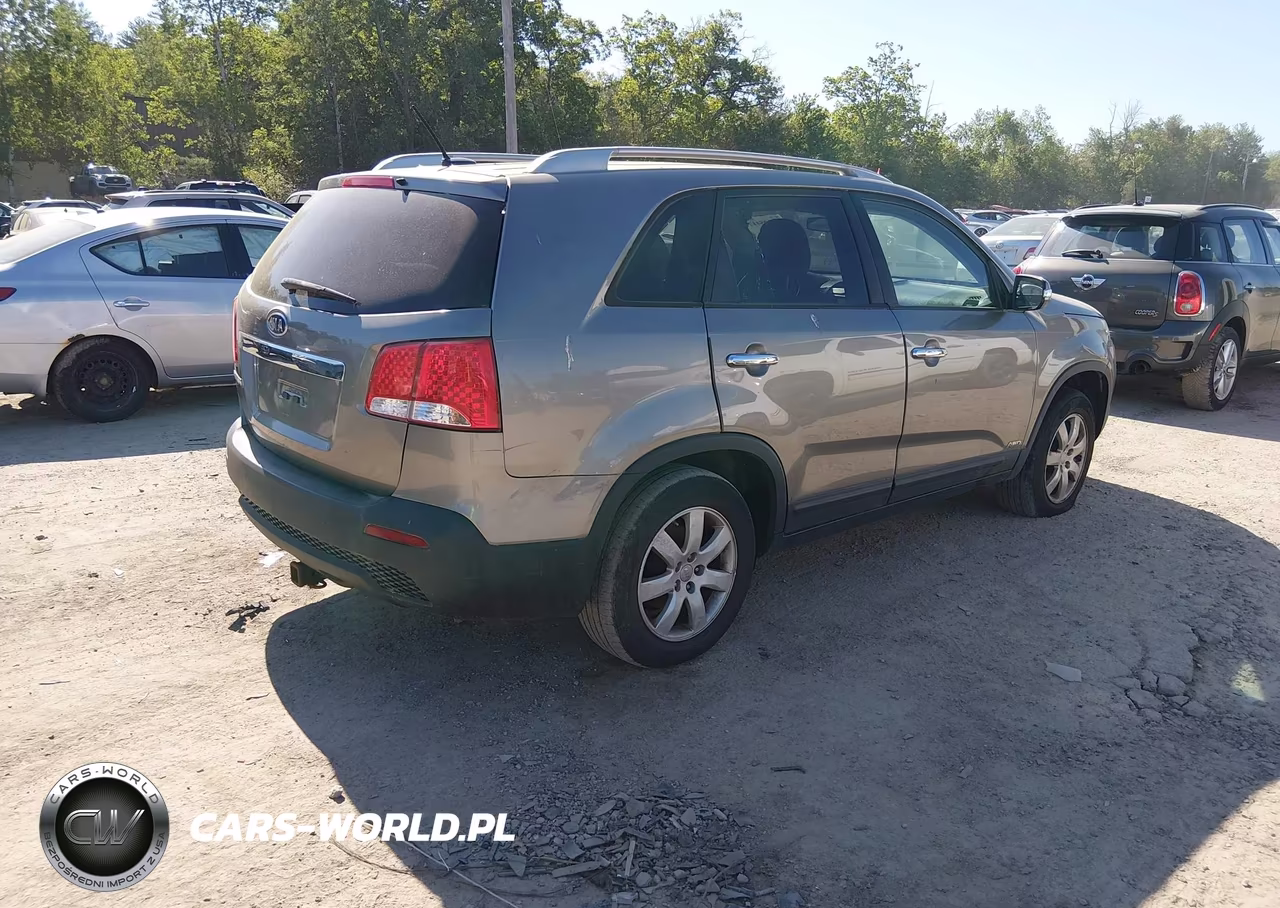 2013 Kia Sorento Lx V6 VIN:5XYKTDA27DG344951 - 4