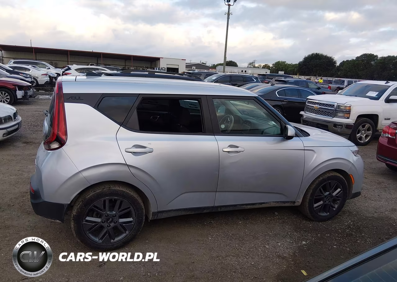 2021 Kia Soul S VIN:KNDJ23AU0M7794979 - 13